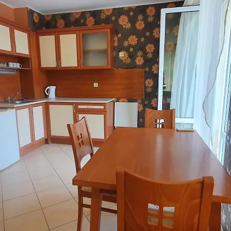 Apartment Family Hotel Megas *