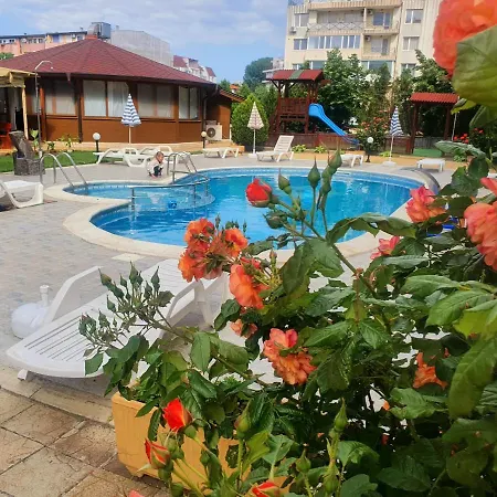 Apartment Family Hotel Megas