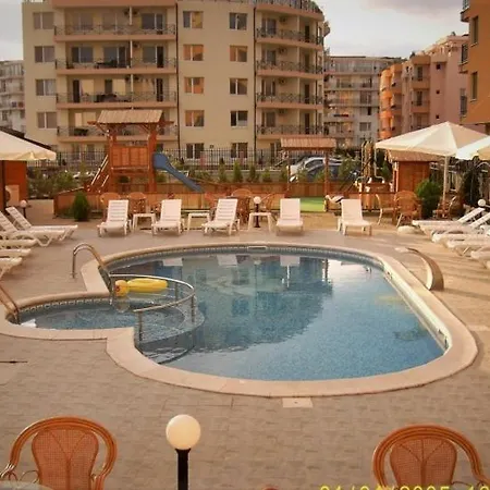 Apartment Family Hotel Megas *