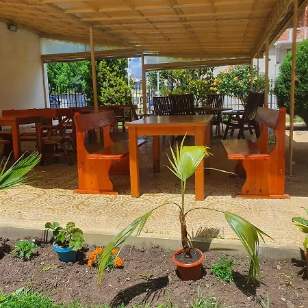 Apartment Family Hotel Megas