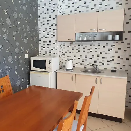 Apartment Family Hotel Megas *