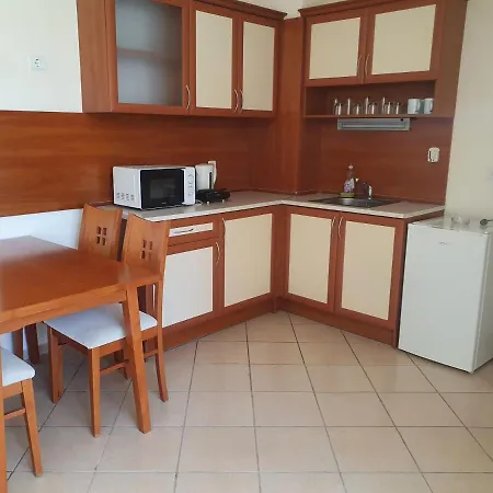 Apartment Family Hotel Megas *