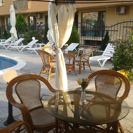 Apartment Family Hotel Megas