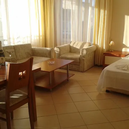 Apartment Family Hotel Megas