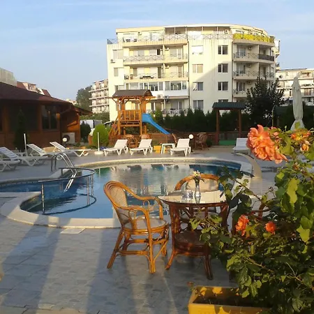 Family Hotel Megas شقة